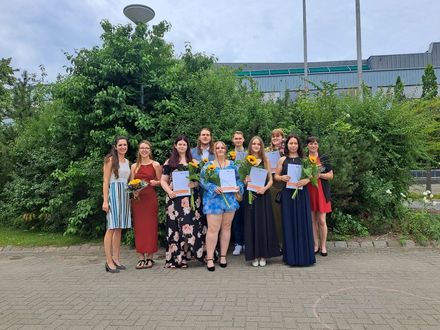 Azubis feiern erfolgreiche Abschlüsse